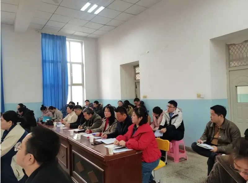 红烛先锋在行动: 湘吐一家亲,共筑桃李梦 ——记湘潭市第二中学赴新疆吐鲁番市高昌区八中“文化润疆”结队共建活动 红烛先锋在行动: 湘吐一家亲,共筑桃李梦 ——记湘潭市第二中学赴新疆吐鲁番市高昌区八中“文化润疆”结队共建活动