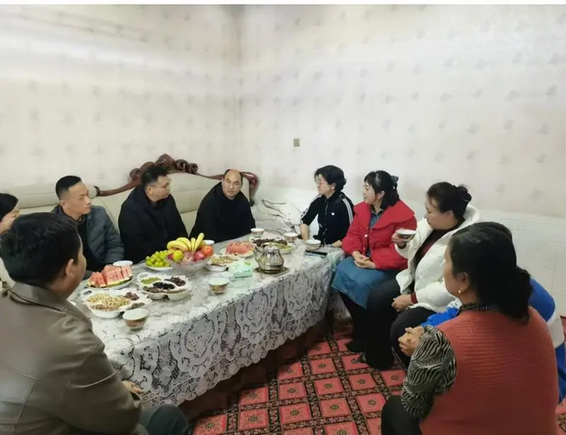 红烛先锋在行动: 湘吐一家亲,共筑桃李梦 ——记湘潭市第二中学赴新疆吐鲁番市高昌区八中“文化润疆”结队共建活动 红烛先锋在行动: 湘吐一家亲,共筑桃李梦 ——记湘潭市第二中学赴新疆吐鲁番市高昌区八中“文化润疆”结队共建活动
