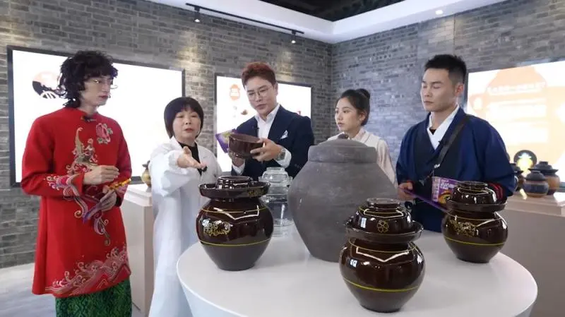 统一老坛酸菜供应商工厂参观第11年 快手团深度揭秘品质奥秘 统一老坛酸菜供应商工厂参观第11年 快手团深度揭秘品质奥秘