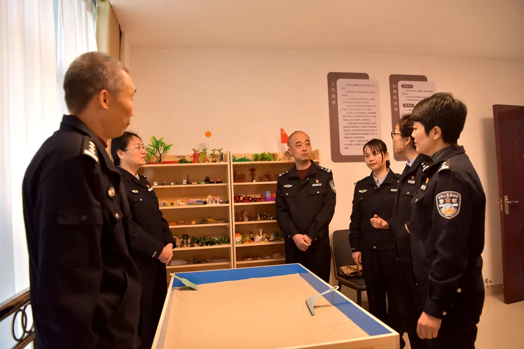 “梳”心惠警 用“心”赋能 湘潭县公安局举行“警警相拥心灵氧吧”心理咨询室揭牌仪式 “梳”心惠警 用“心”赋能 湘潭县公安局举行“警警相拥心灵氧吧”心理咨询室揭牌仪式