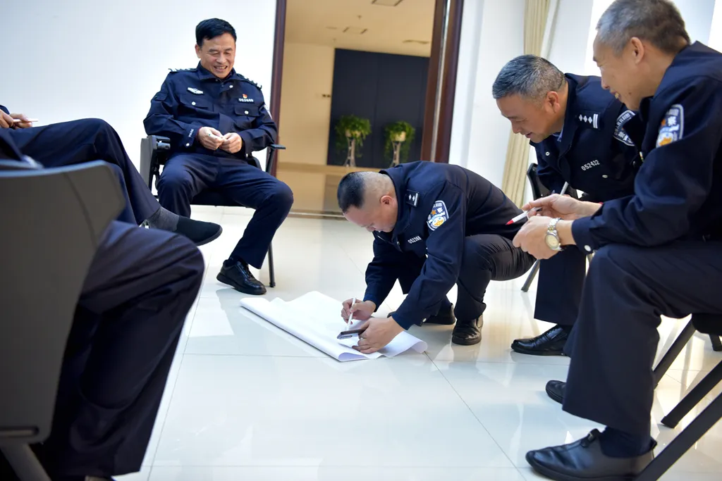 “梳”心惠警 用“心”赋能 湘潭县公安局举行“警警相拥心灵氧吧”心理咨询室揭牌仪式 “梳”心惠警 用“心”赋能 湘潭县公安局举行“警警相拥心灵氧吧”心理咨询室揭牌仪式
