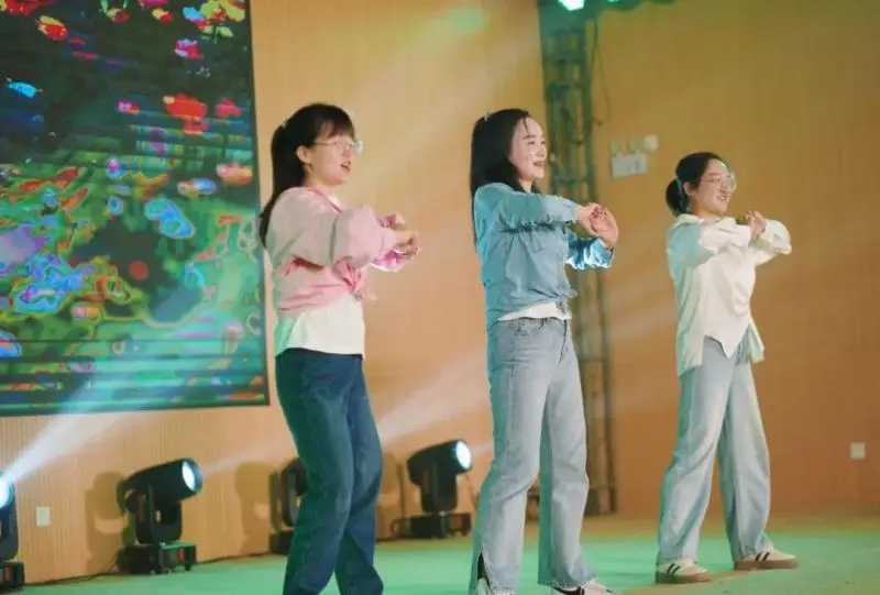 活力潭中,“艺”起绽放——湘潭市一中举行首届青年教师才艺大赛 活力潭中,“艺”起绽放——湘潭市一中举行首届青年教师才艺大赛