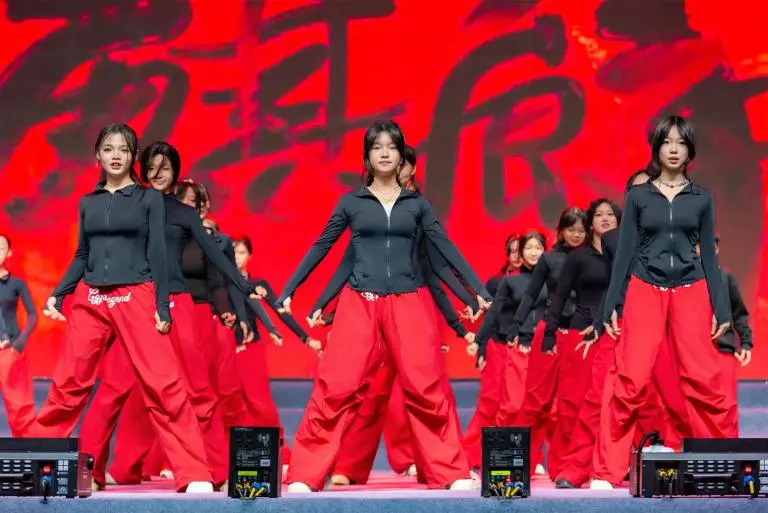 红色印记·艺启未来 ——湘机中学成功举办2024年艺术节文艺晚会