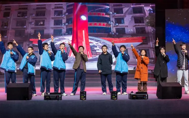 红色印记·艺启未来 ——湘机中学成功举办2024年艺术节文艺晚会