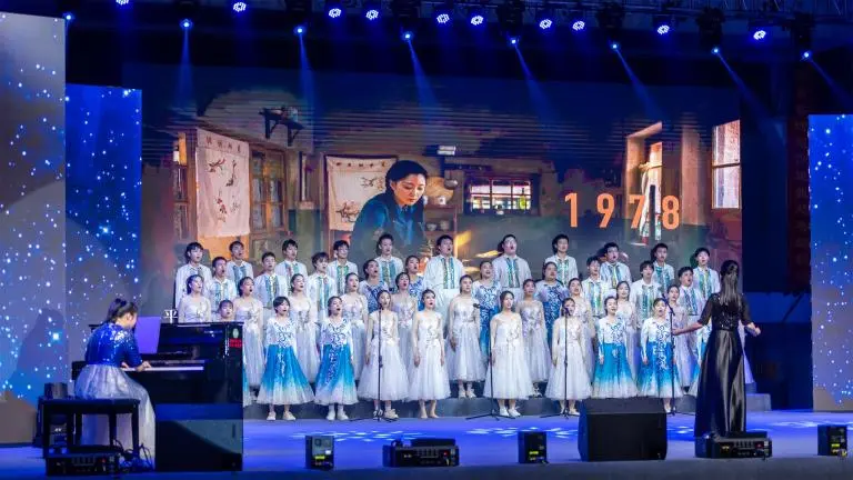 红色印记·艺启未来 ——湘机中学成功举办2024年艺术节文艺晚会