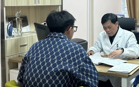 湘潭“学霸”成功摘镜 近视手术后追梦军校