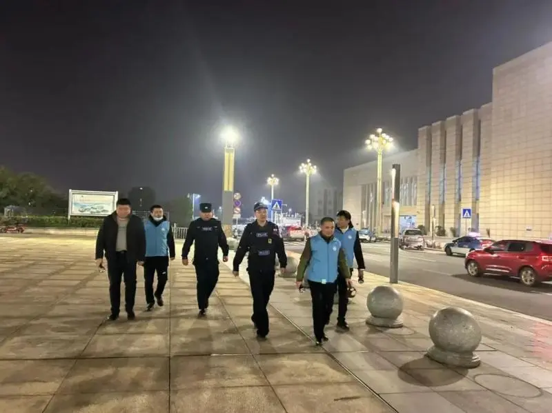 寒冬送温暖：湘潭市救助管理站联合多部门开展街面夜间巡查行动