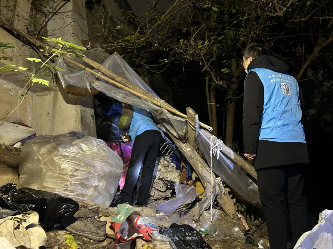 寒冬送温暖：湘潭市救助管理站联合多部门开展街面夜间巡查行动