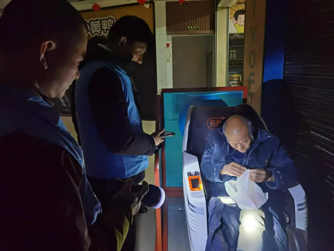 寒冬送温暖：湘潭市救助管理站联合多部门开展街面夜间巡查行动