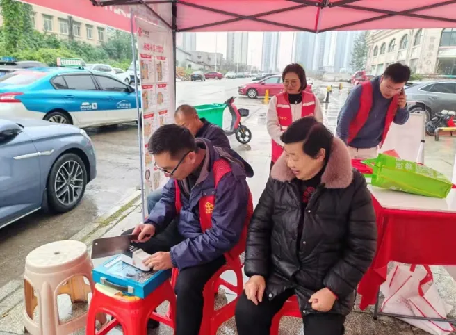 网络检测服务行 银龄服务暖人心 网络检测服务行 银龄服务暖人心