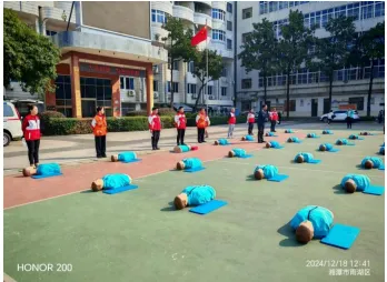 大爱相随,为生命护航 ——湘潭市第十一中学高三年级全体学生CPR与AED考证培训活动报道 大爱相随,为生命护航 ——湘潭市第十一中学高三年级全体学生CPR与AED考证培训活动报道