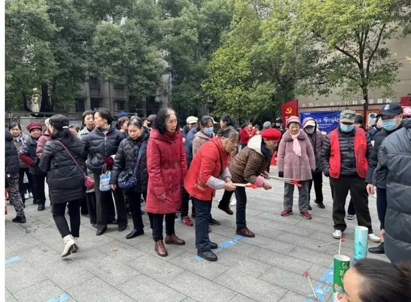 点燃冬日热情!湘潭市光明志愿者协会联合九州社区开展冬季趣味运动会活动 点燃冬日热情!湘潭市光明志愿者协会联合九州社区开展冬季趣味运动会活动