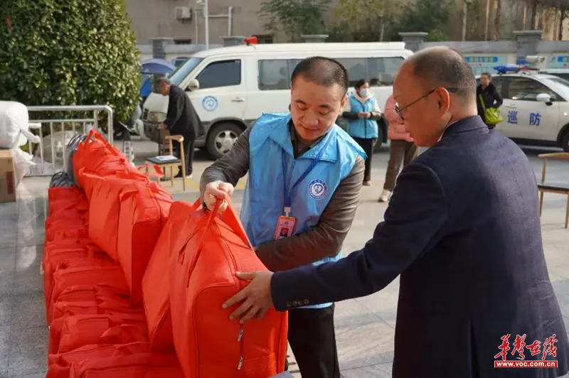 寒冬送暖!湘潭市救助管理站为350名困境儿童送上关爱大礼包 寒冬送暖!湘潭市救助管理站为350名困境儿童送上关爱大礼包