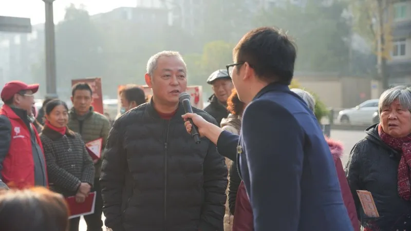 成都银行玉双路支行携手望平街社区居民共迎新春 成都银行玉双路支行携手望平街社区居民共迎新春