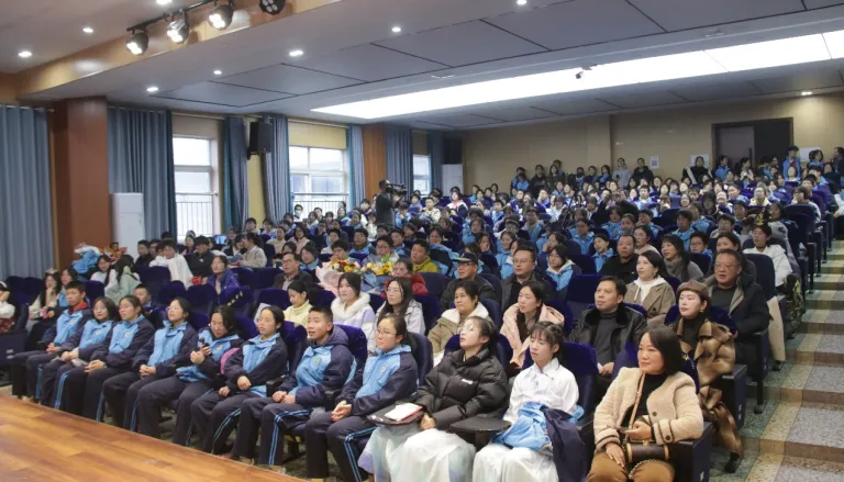 Tell stories of China, Voice to the world. 讲好中国故事,传递中国声音 Tell stories of China, Voice to the world. 讲好中国故事,传递中国声音