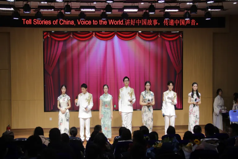 Tell stories of China, Voice to the world. 讲好中国故事,传递中国声音 Tell stories of China, Voice to the world. 讲好中国故事,传递中国声音