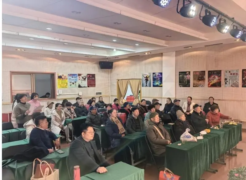 倾尽丹心献韶华,桃李芬芳满桑梓 ----2025年湘潭市第二中学离退休教师庆元旦茶话会 倾尽丹心献韶华,桃李芬芳满桑梓 ----2025年湘潭市第二中学离退休教师庆元旦茶话会