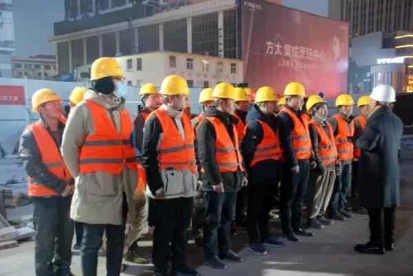 中业建工(河南)集团有限公司,金博大LVE年轻力中心装修项目开工誓师大会在东广场紧急举行