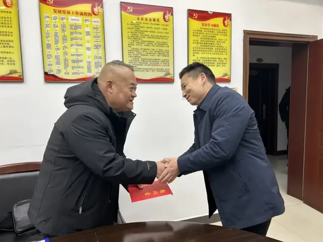湘潭市民政局副局长钟熙到市救助站慰问困难党员