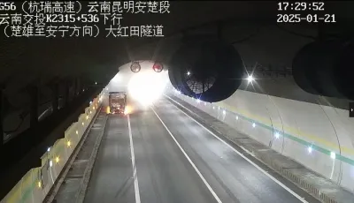 杭瑞高速大红田隧道内货车起火 楚雄消防快速处置