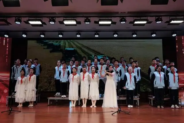 “青春领航三中梦 艺燃精彩韵芳华” 湘潭市第三中学第二十四届校园艺术节闭幕式暨庆元旦迎新年文艺汇演圆满落幕