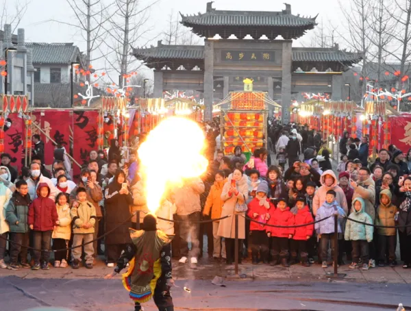 河北磁县：万人齐聚水墨园 共度新春狂欢