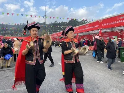 首届昆明公交花漾春乘旅游文化节暨新春年货街活动开幕啦！