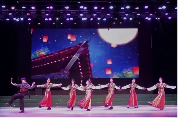 青春逢盛世,逐梦正当时 ——湘潭市二中2024年校园文化艺术节暨首届校园之星总决赛 青春逢盛世,逐梦正当时 ——湘潭市二中2024年校园文化艺术节暨首届校园之星总决赛