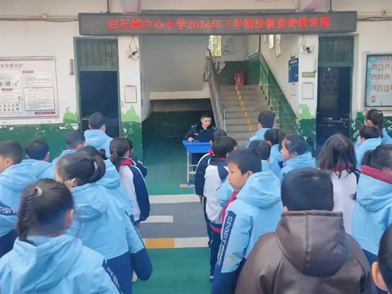 防“恐”入侵,临“暴”不乱——白石派出所开展校园反恐防暴应急培训及法治宣讲活动 防“恐”入侵,临“暴”不乱——白石派出所开展校园反恐防暴应急培训及法治宣讲活动