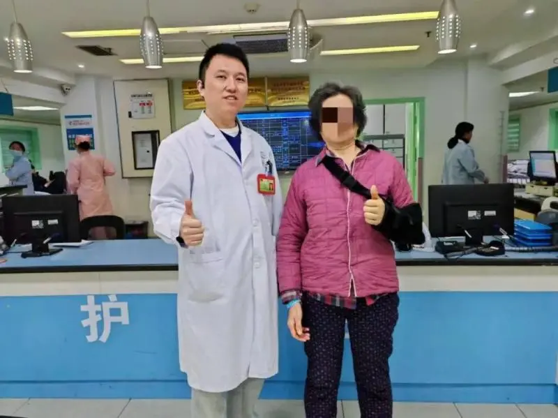 【中心医院·医者红】Multilock髓内钉：肱骨近段骨折治疗的微创利器
