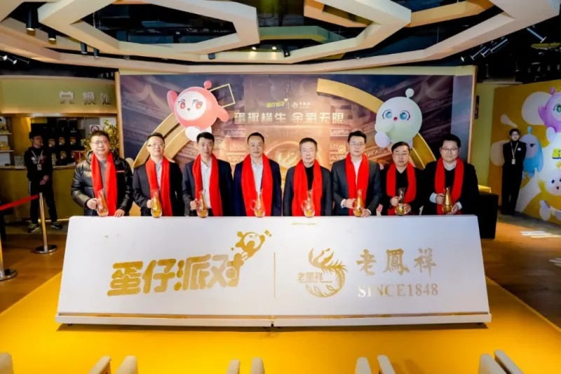 传统奢华与现代萌趣的激情碰撞,商业联动还能这么玩 传统奢华与现代萌趣的激情碰撞,商业联动还能这么玩