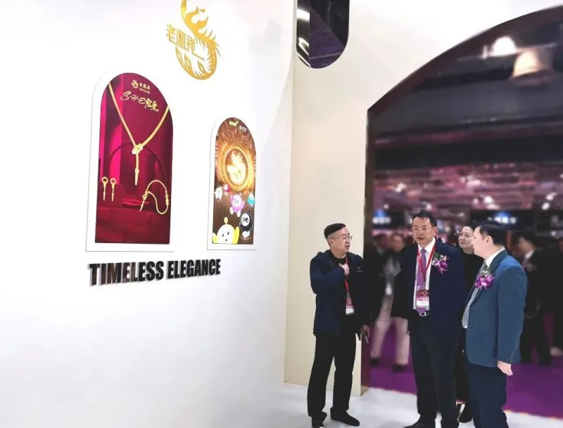 传统奢华与现代萌趣的激情碰撞,商业联动还能这么玩 传统奢华与现代萌趣的激情碰撞,商业联动还能这么玩