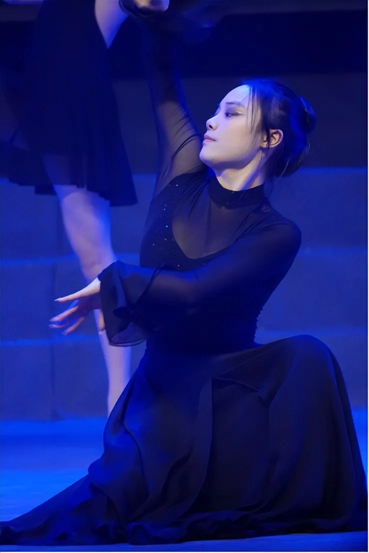 莼园盈香,乙巳向新——湘潭市第二中学2025 年迎新文艺汇演 莼园盈香,乙巳向新——湘潭市第二中学2025 年迎新文艺汇演