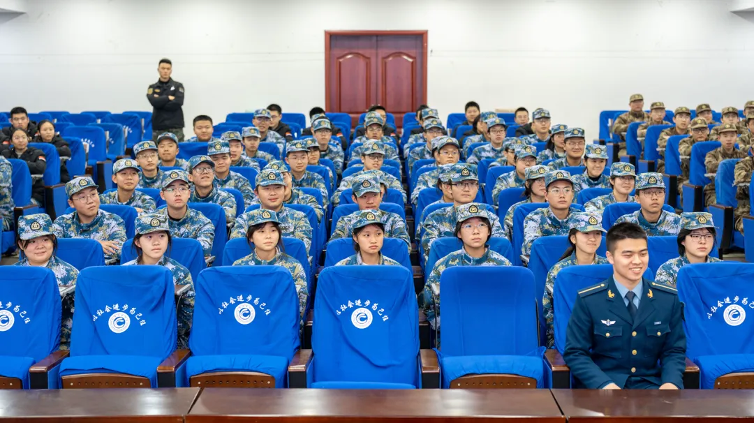 国防班毕业生交流会:铁血与担当的交汇点 国防班毕业生交流会:铁血与担当的交汇点