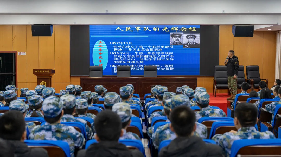 国防班毕业生交流会:铁血与担当的交汇点 国防班毕业生交流会:铁血与担当的交汇点