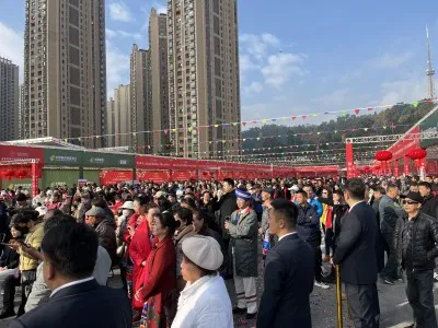 首届昆明公交花漾春乘旅游文化节暨新春年货街活动开幕啦！