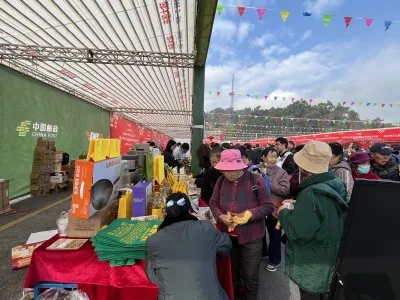 首届昆明公交花漾春乘旅游文化节暨新春年货街活动开幕啦！
