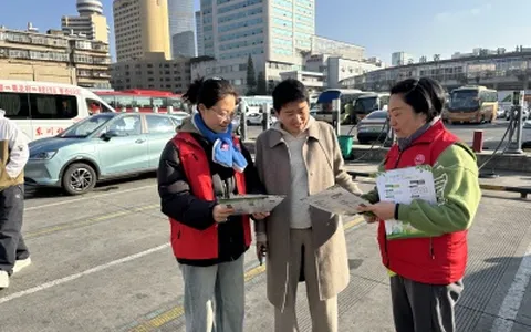 太和街道明通路社区火车站周边开展垃圾分类宣传