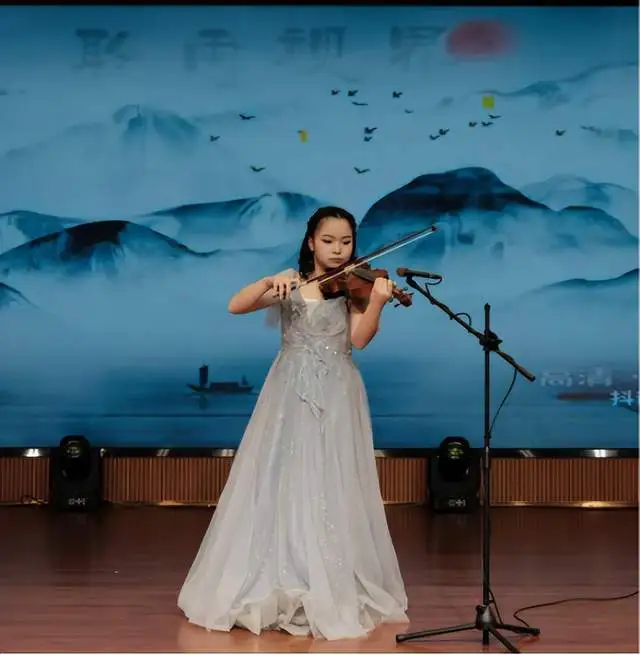 “青春领航三中梦 艺燃精彩韵芳华” 湘潭市第三中学第二十四届校园艺术节闭幕式暨庆元旦迎新年文艺汇演圆满落幕