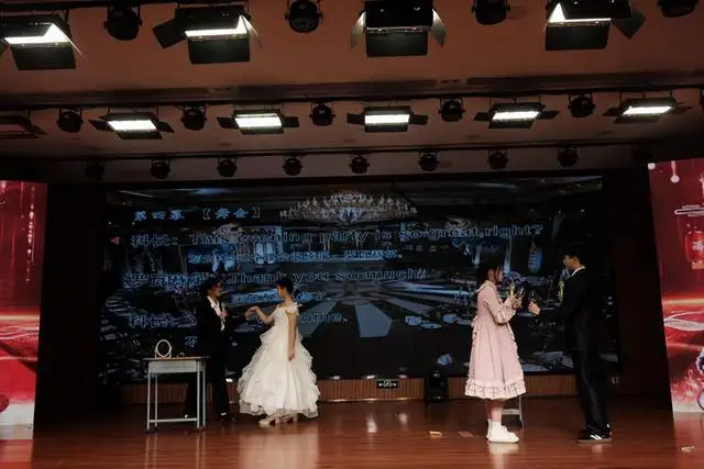 “青春领航三中梦 艺燃精彩韵芳华” 湘潭市第三中学第二十四届校园艺术节闭幕式暨庆元旦迎新年文艺汇演圆满落幕