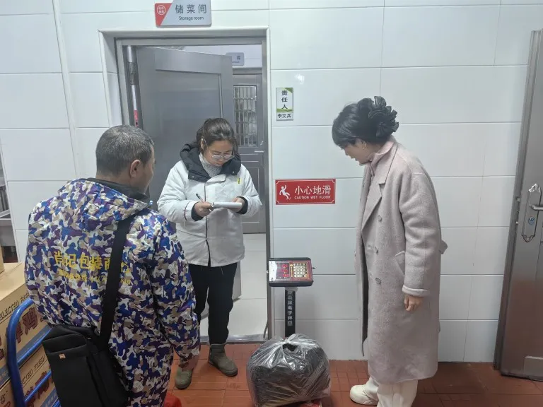 【清廉学校建设】开学第一餐:“食”刻守护 【清廉学校建设】开学第一餐:“食”刻守护