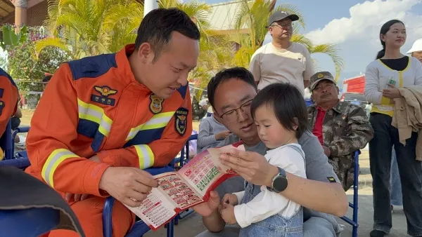 德宏消防“火焰蓝” 守护目瑙纵歌节“烟火气”