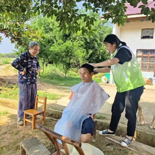 莲乡大地上的温暖烛光——记湘潭县意善社会工作服务中心社工冯枝花