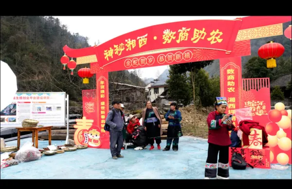 “村播”带货 湘西特色产品精彩“出圈”