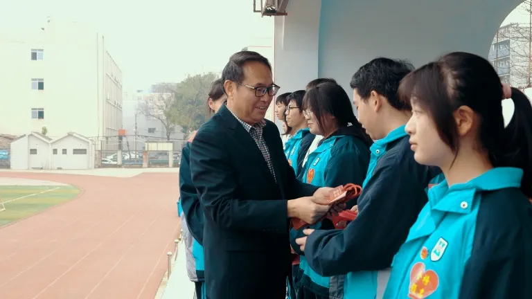 十八成人铸壮志 百日奋蹄奔绣程 ——湘机中学举行2025届高三成人礼暨高考誓师大会 十八成人铸壮志 百日奋蹄奔绣程 ——湘机中学举行2025届高三成人礼暨高考誓师大会
