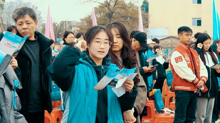 十八成人铸壮志 百日奋蹄奔绣程 ——湘机中学举行2025届高三成人礼暨高考誓师大会 十八成人铸壮志 百日奋蹄奔绣程 ——湘机中学举行2025届高三成人礼暨高考誓师大会