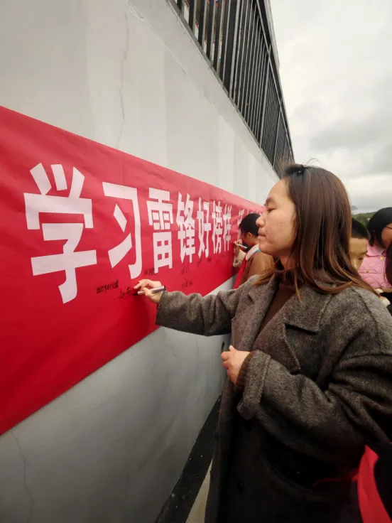 我爱湘潭我的家 花石中心小学3月学雷锋启动仪式 我爱湘潭我的家 花石中心小学3月学雷锋启动仪式