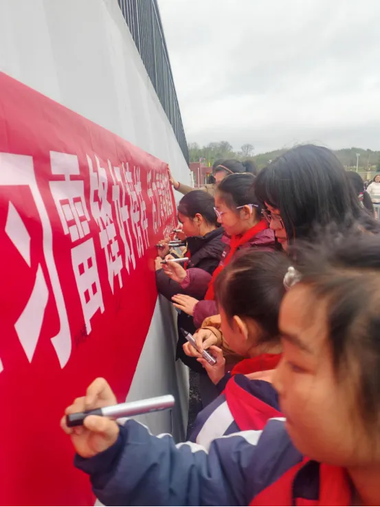 我爱湘潭我的家 花石中心小学3月学雷锋启动仪式 我爱湘潭我的家 花石中心小学3月学雷锋启动仪式