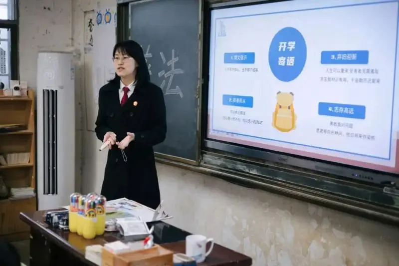学雷锋、践行动、法治班会与法“童”行 学雷锋、践行动、法治班会与法“童”行