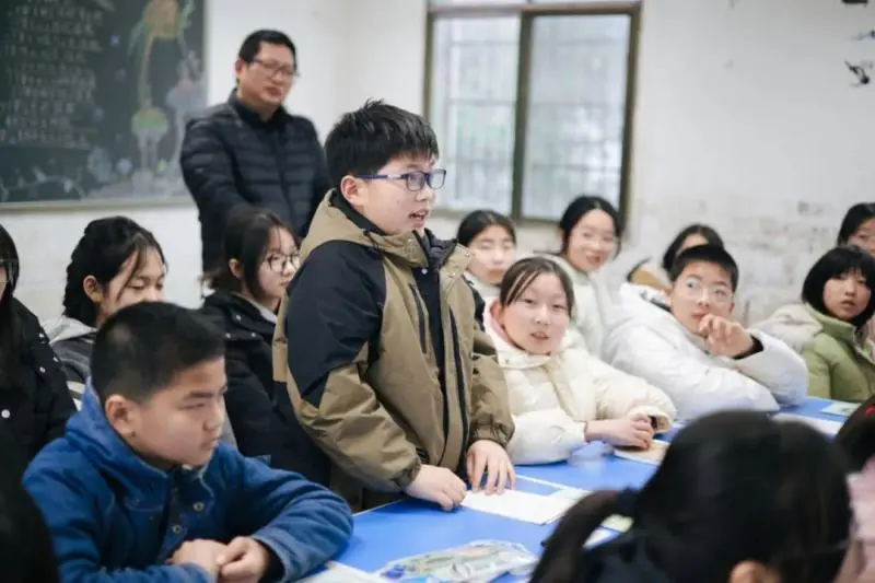 学雷锋、践行动、法治班会与法“童”行 学雷锋、践行动、法治班会与法“童”行